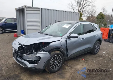 2022 Ford Escape Titanium Plug-In Hybrid z USA, uszkodzony, nr VIN 1FMCU0LZ0NUA85056